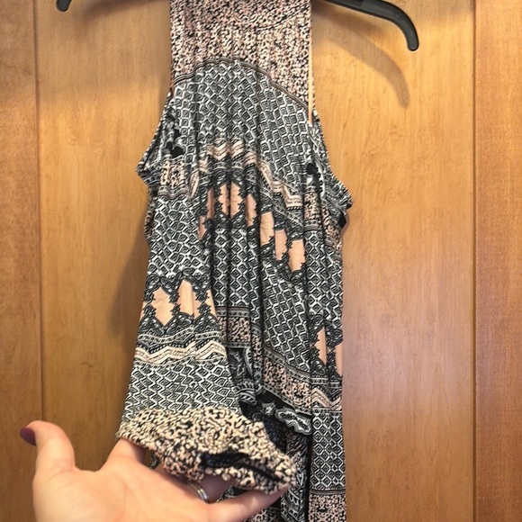 Elegant Blue and Pink Patterned Dress - Picture 4 of 5